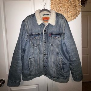 Mens Levi’s denim and Sherpa Trucker jacket